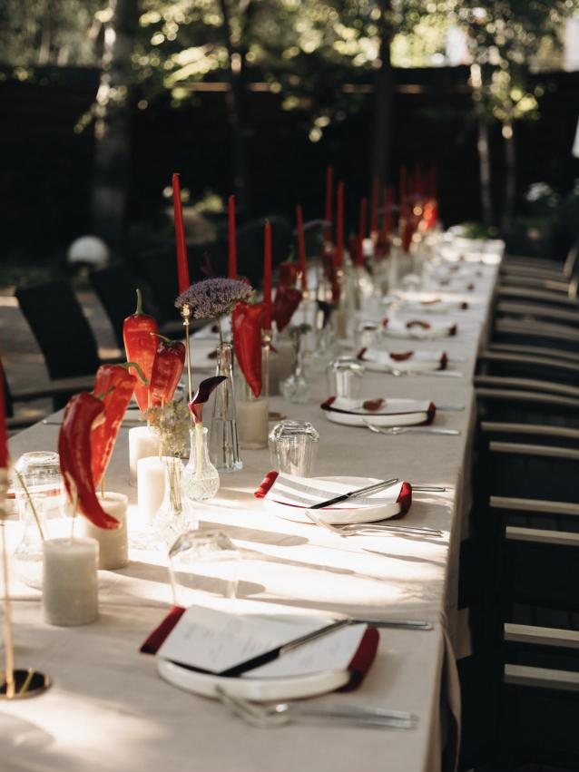 Маса в червено с люти чушки